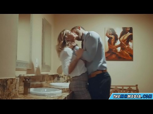 ❤️ Kad krūtiska blondīne pavedina tevi publiskā tualetē ❤ Seks video pie porno lv.sexygirlspics.ru